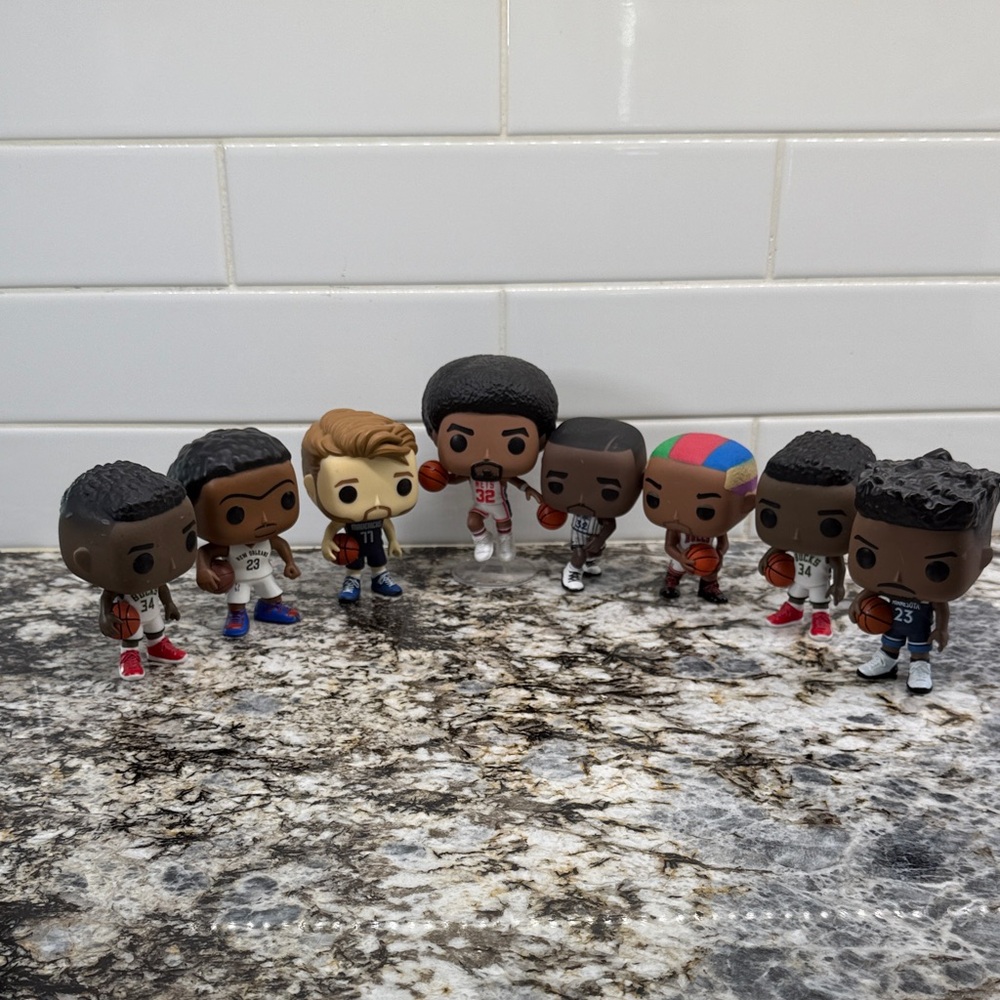 NBA Funko Pop - Lot of (8) Luka, Rodman, Shaq, Dr. J and more